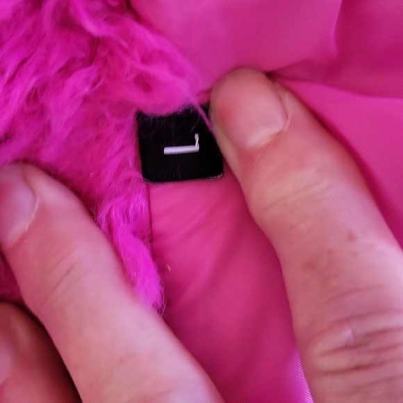 Fushia teddy jacket 3/4 length. Hook closure.  2 front pockets. NEW - Picture 12 of 12
